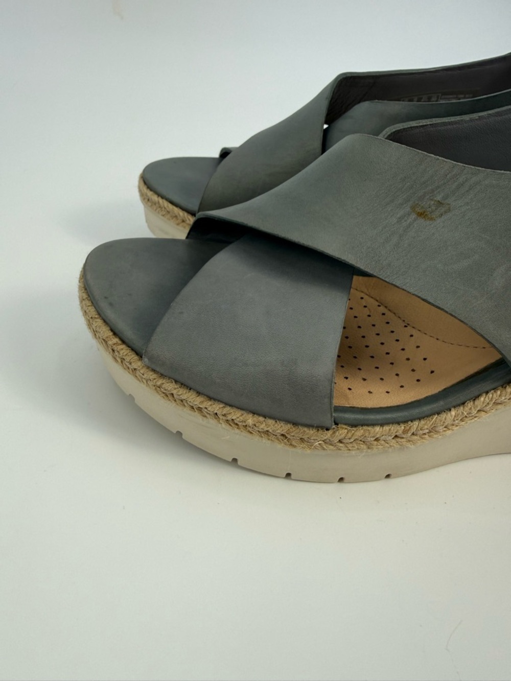 Clarks Artisan Gray Leather Wedge Sandals Slingback Platform Espadrille Style - Picture 11 of 16